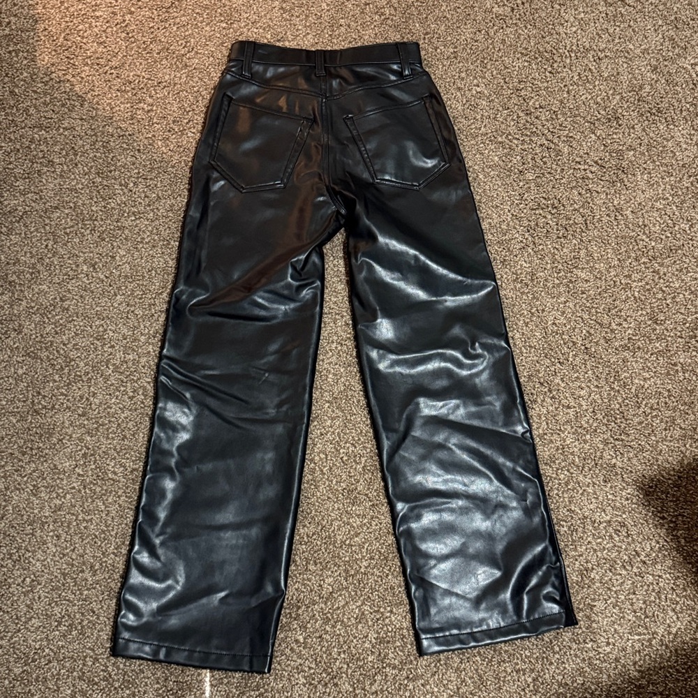 Abercrombie 90s relaxed, ultra high-rise leather pant size 2 short - Picture 3 of 3